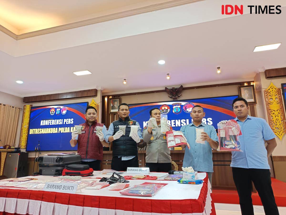 Polisi menunjukkan barang bukti narkoba dari sejumlah pengungkapan kasus di Samarinda dan Balikpapan. 