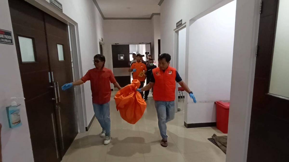 Potongan jenazah korban saat dievakuasi polisi. IDN Times/istimewa