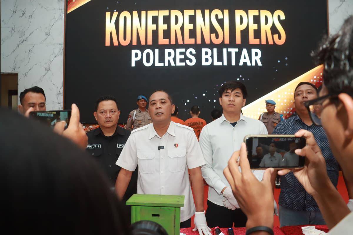 Polres Blitar ungkap kasus pencurian kotak amal di kuburan. IDN Times/istimewa