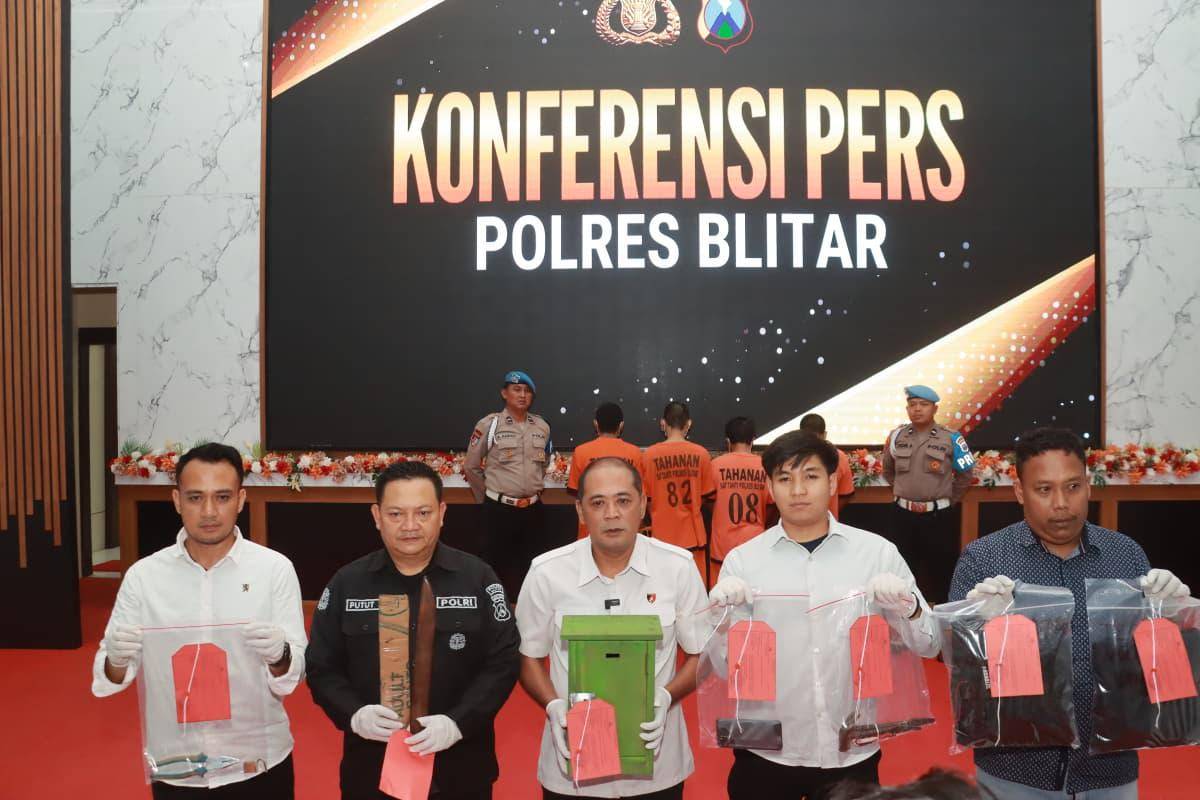Polres Blitar ungkap kasus pencurian kotak amal di kuburan. IDN Times/istimewa
