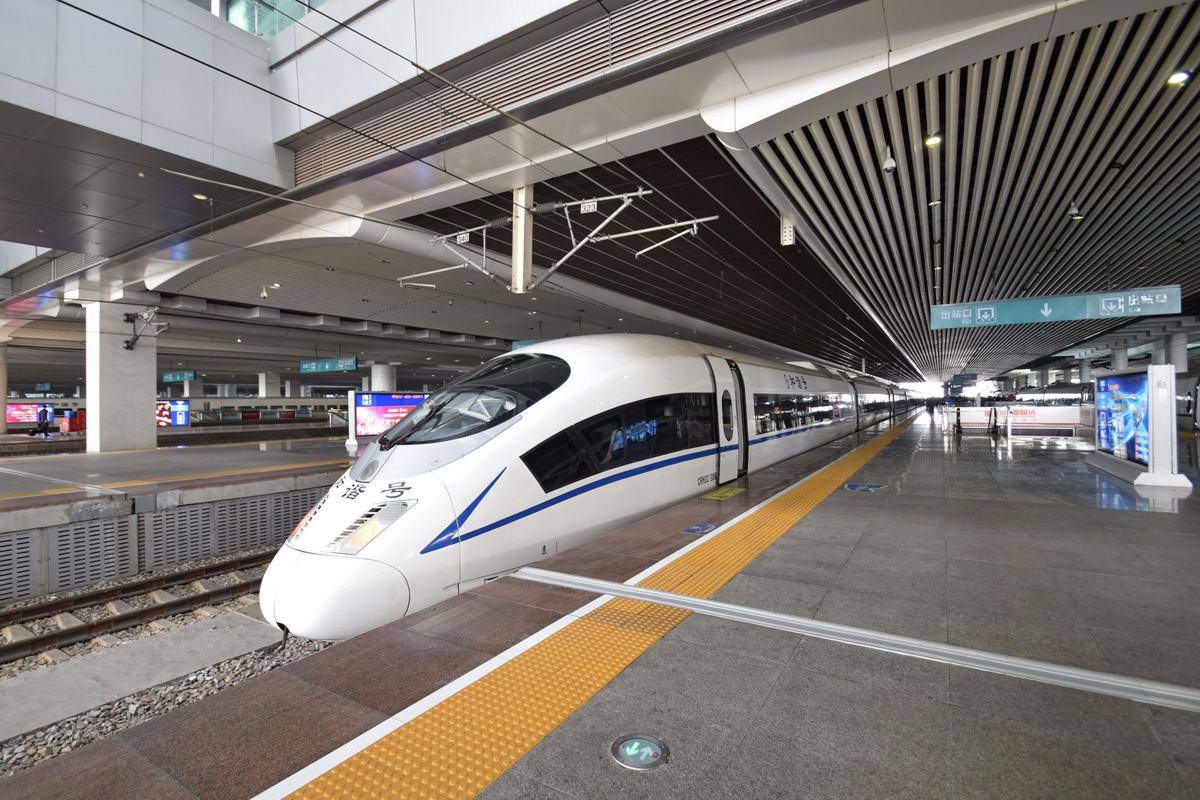 ilustrasi kereta cepat di Guangzhou South Railway Station 