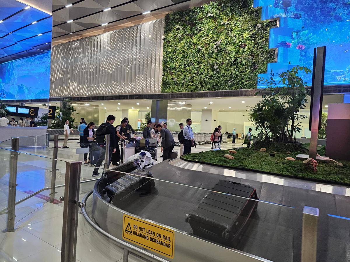 Penanganan bagasi di Bandara Soekarno-Hatta (IDN Times/Maya Aulia Aprilianti)
