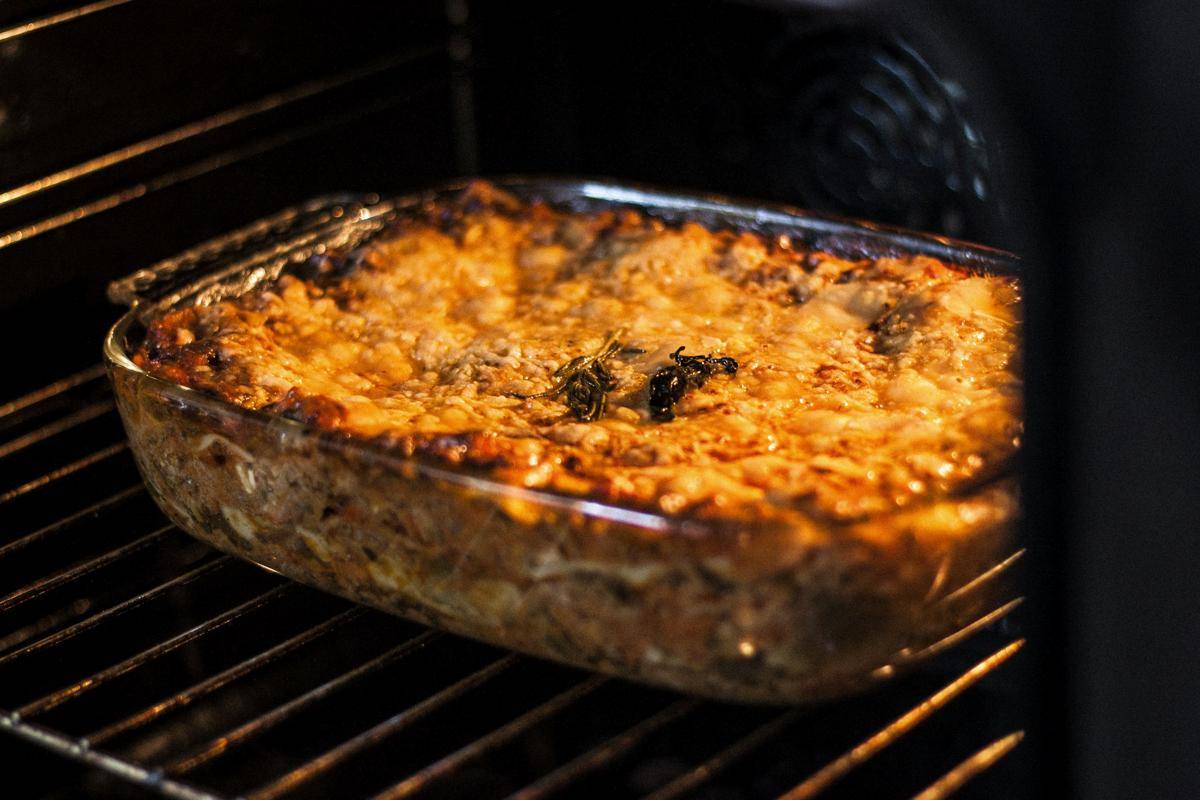 ilustrasi lasagna (unsplash.com/Kristine Tumanyan)