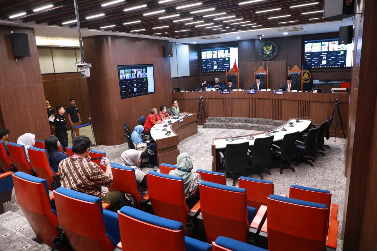 Sidang pembacaan putusan untuk sembilan perkara di Ruang Sidang DKPP, Selasa (16/9/2025). (Dok. DKPP)