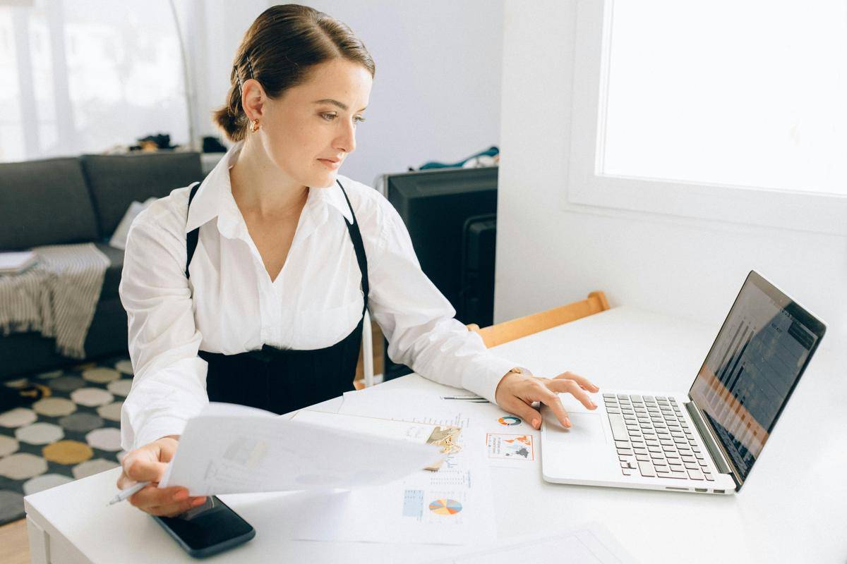 ilustrasi seorang data analyst (pexels.com/Nataliya Vaitkevich)