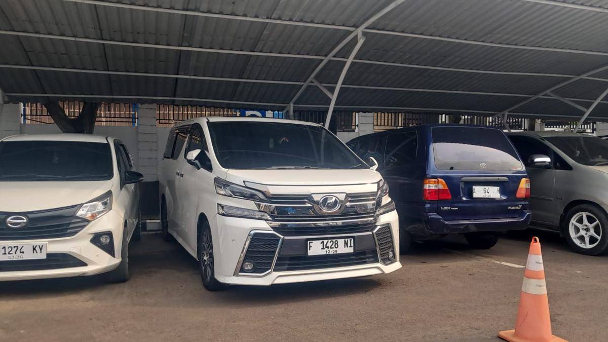Mobil mewah yang disita dari Direktur SBM (Dok. Istimewa)