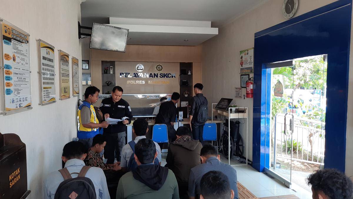 Pemohon SKCK di Sat Intelkam Polres Magetan membludak. IDN Times/Riyanto.