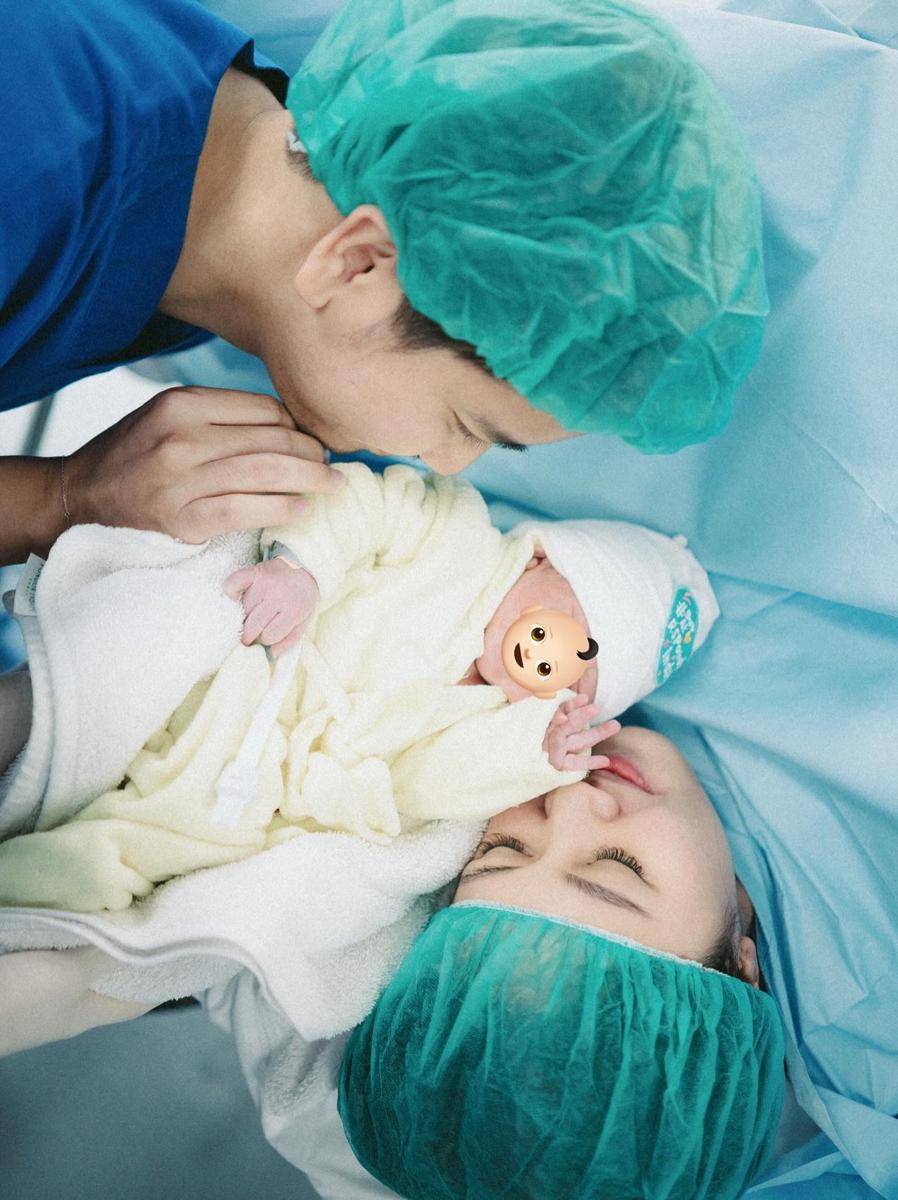 Shasa Zhania Melahirkan Anak Pertama (Instagram.com/shazhaniaa)