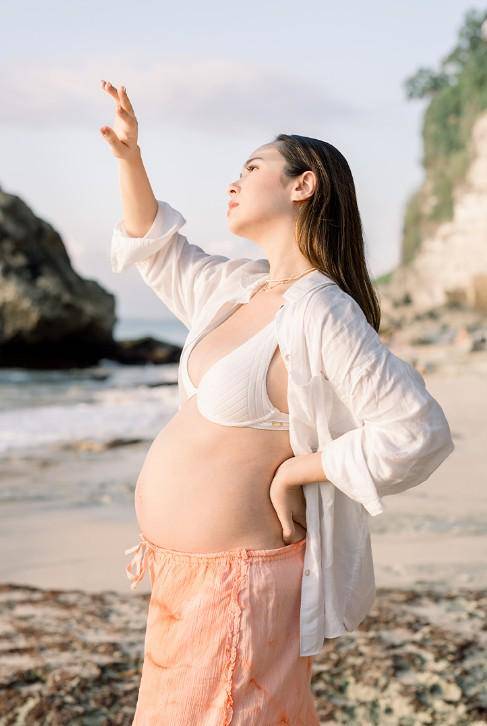Pemotretan Maternity Pamela Bowie (Instagram.com/pammybowie)