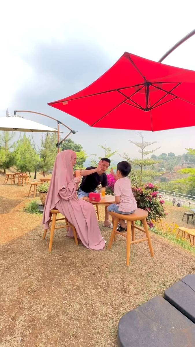 Larissa Chou dan Ikram Rosadi