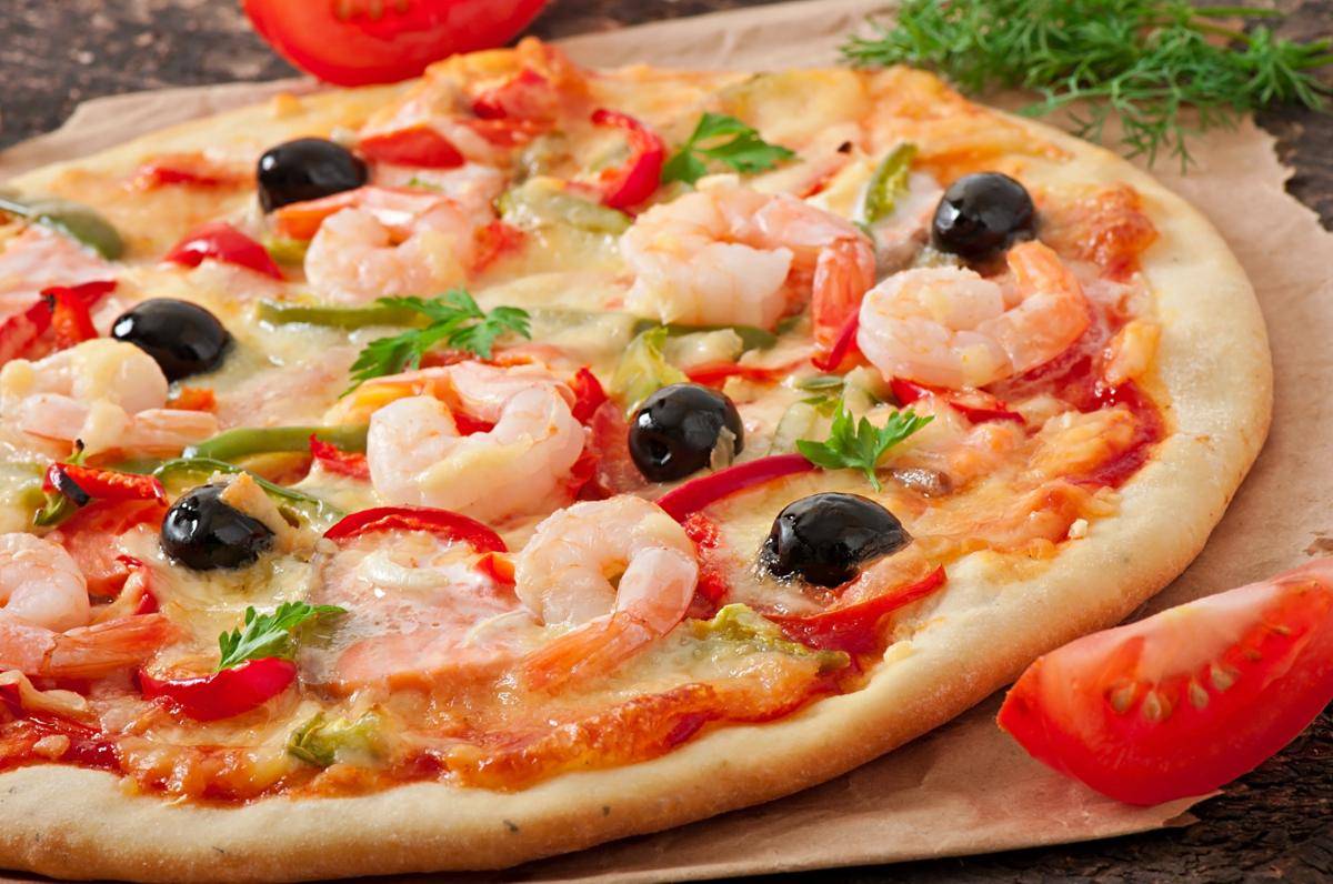 ilustrasi pizza topping udang