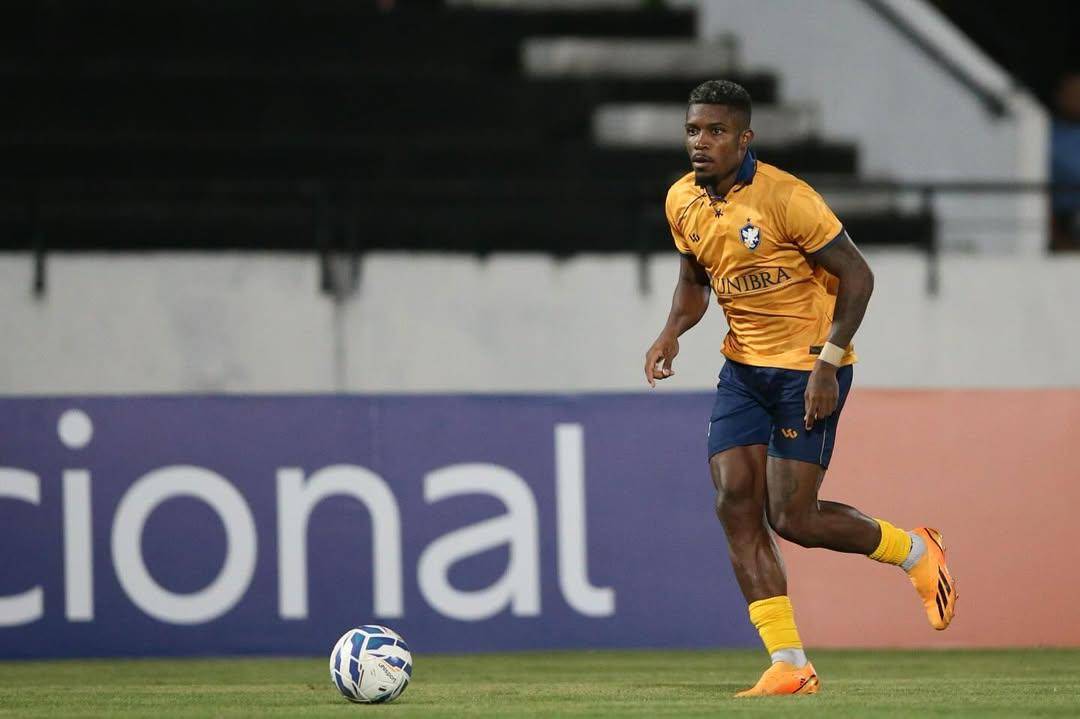 Penampilan pemain PSM Makassar, Gledson Paixao, saat memperkuat Retro FC di ajang Serie C Brasil musim 2025. (Instagram.com/g.paixao_20)