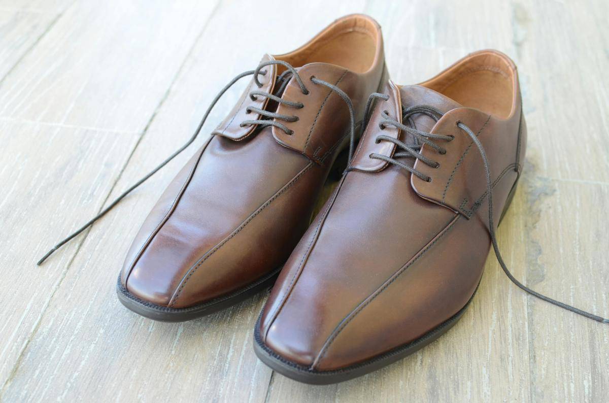 ilustrasi sepatu kulit (pexels.com/Lukas)