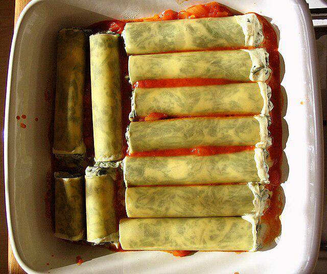 ilustrasi isi cannelloni (commons.wikimedia.org/Francis Bijl)