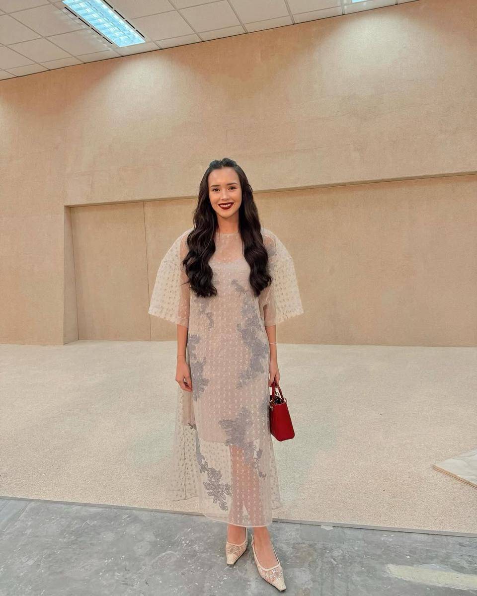padu padan outfit lace minimalis (instagram.com/bebytsabina)