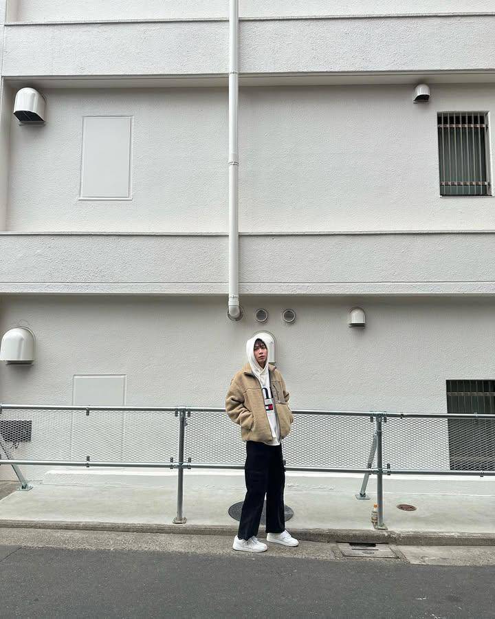 outfit layering ala First Kanaphan (instagram.com/first.kp)
