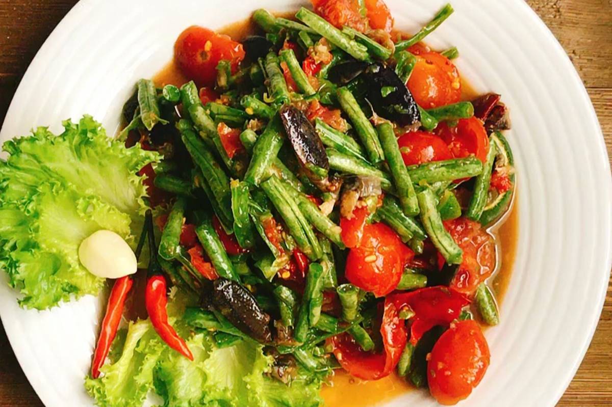 ilustrasi salad tuna nicoise 