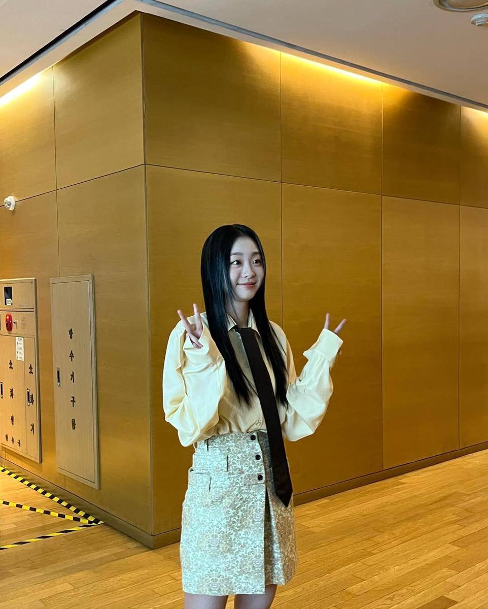 inspirasi OOTD ala Kim Da Mi