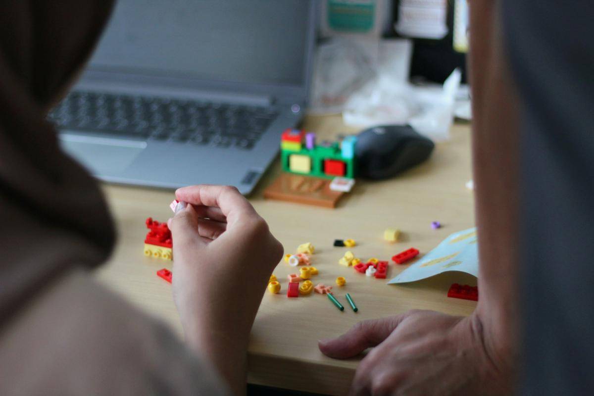LEGO Designer (unsplash.com/@errent)