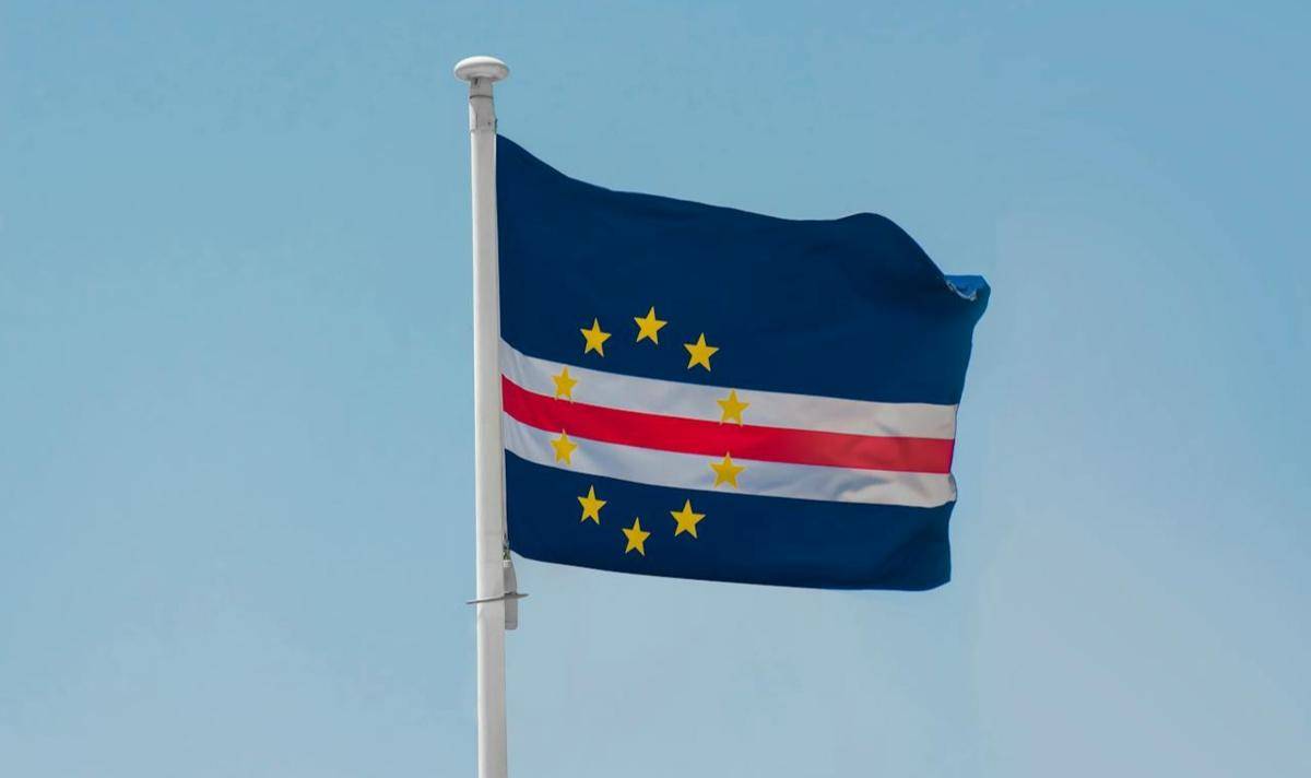 Potret bendera Tanjung Verde (pexels.com/aboodi vesakaran)  