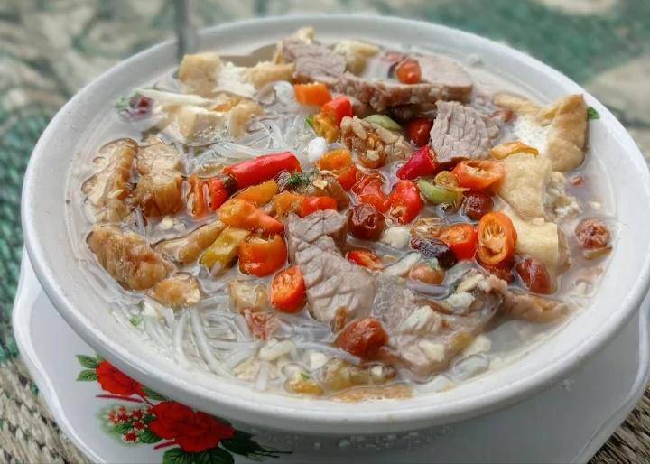 Bakmi Toprak Bu Lastri Belakang Kustati, Solo