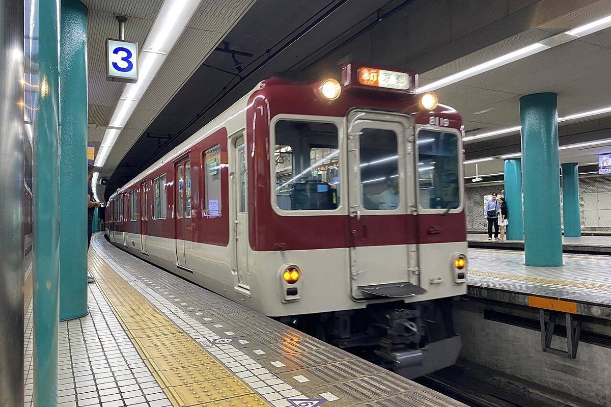 potret Kintetsu Nara Line di Stasiun Kintetsu Nara (commons.wikimedia.org/BWard_1997)
