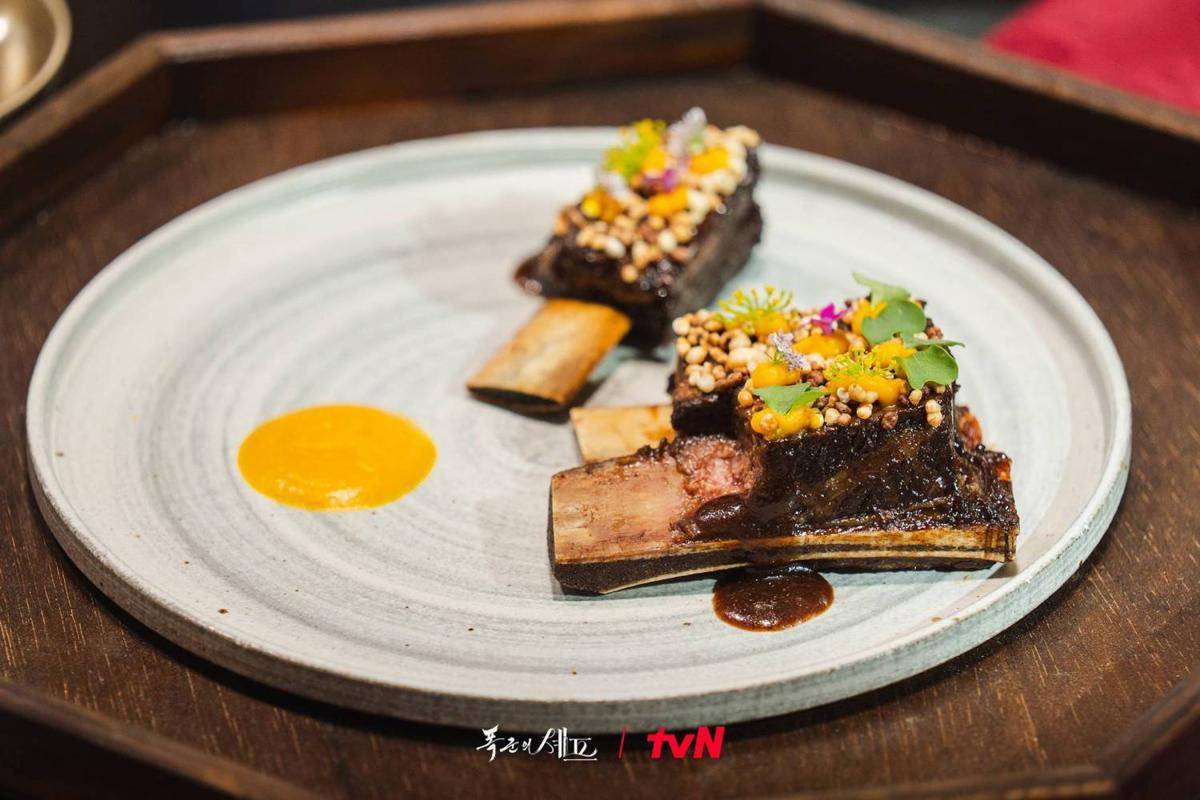 cuplikan drama Korea Bon Appetit, Your Majesty