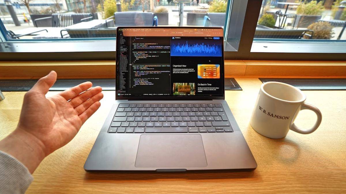 potret Apple MacBook Pro 14" (M4, 2024) 