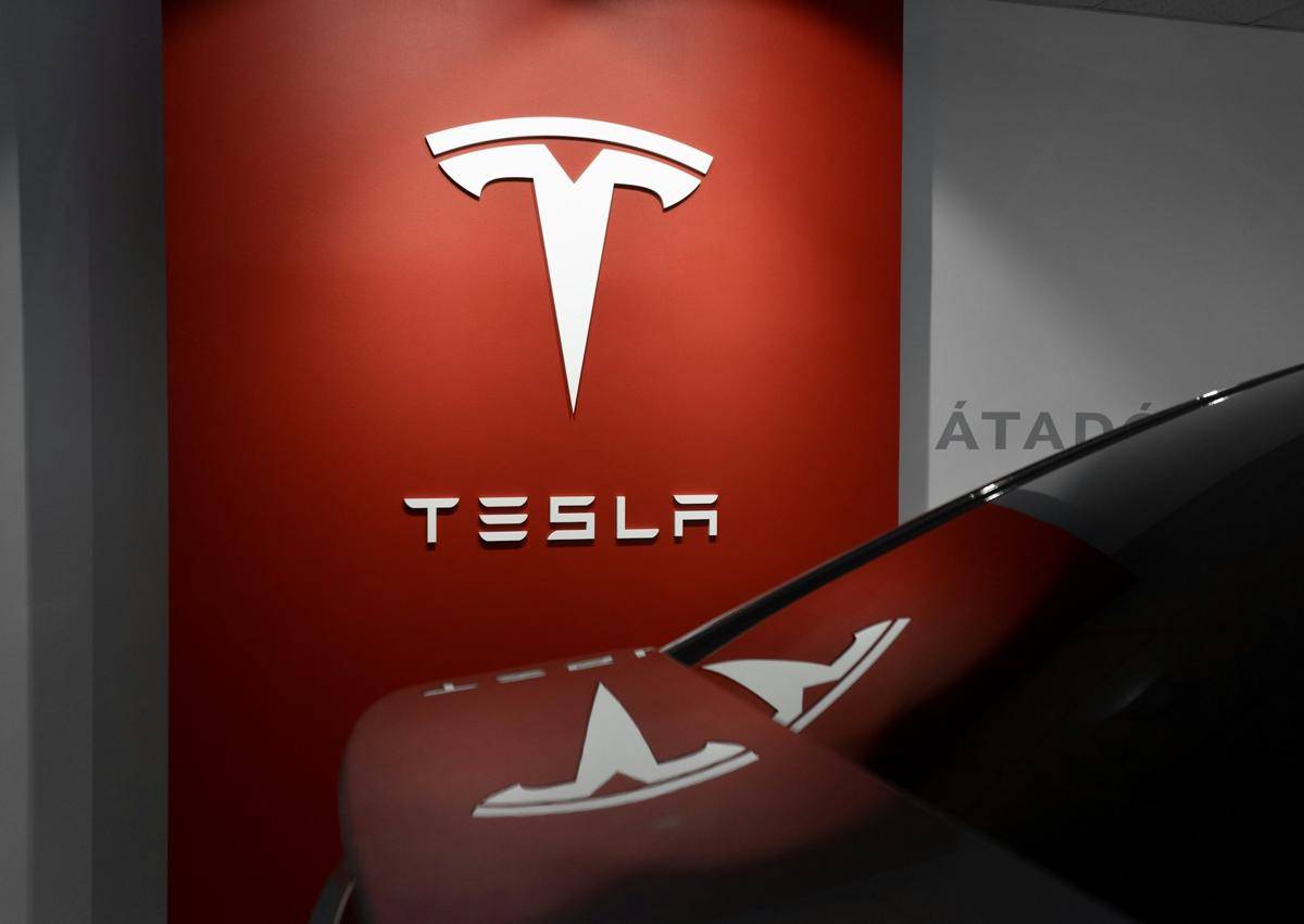 Tesla. (unsplash.com/milancsizmadia)