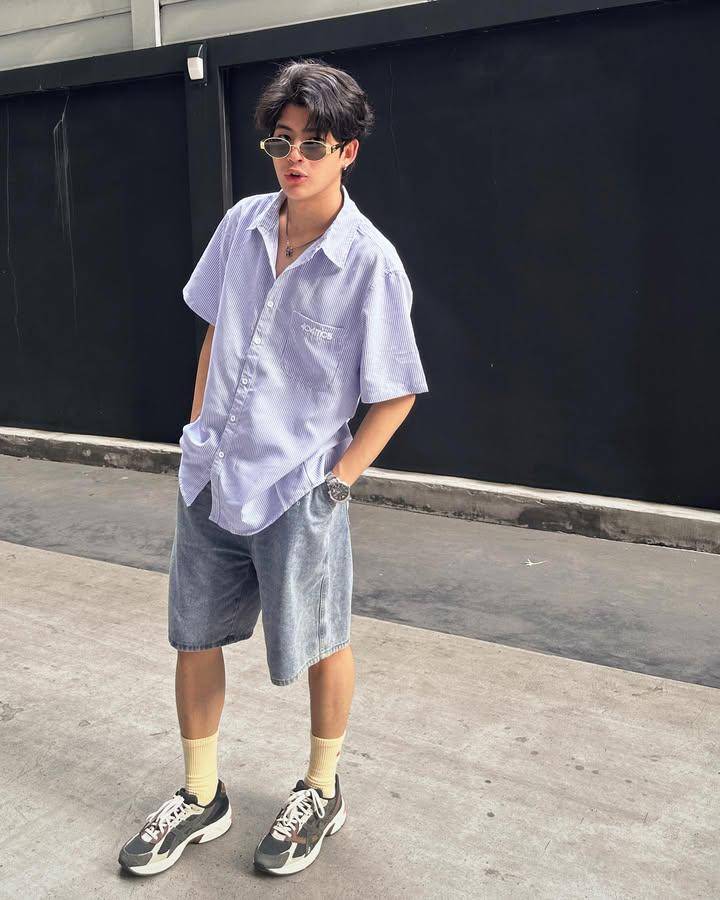 Style pakai kacamata ala Mark Pakin