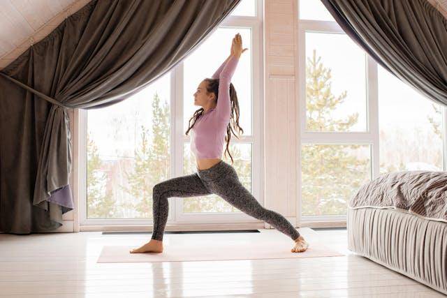 ilustrasi yoga di rumah