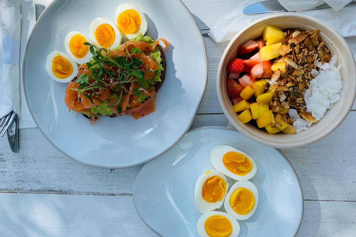 ilustrasi pendamping menu sarapan telur rebus