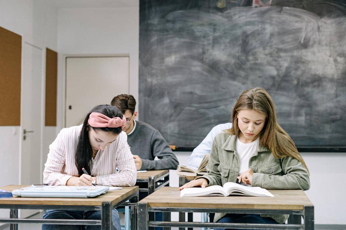 Ilustrasi mahasiswa (pexels.com/Photo by Ivan Samkov)