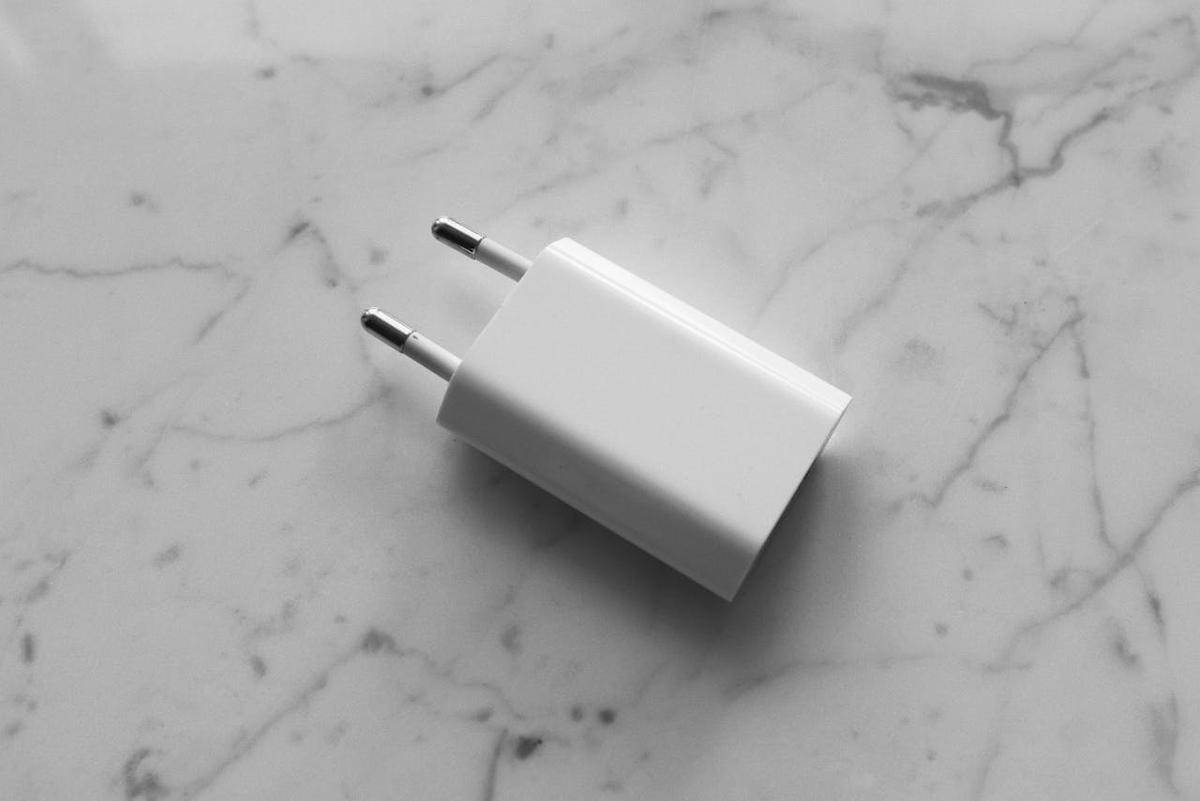 ilustrasi charger HP