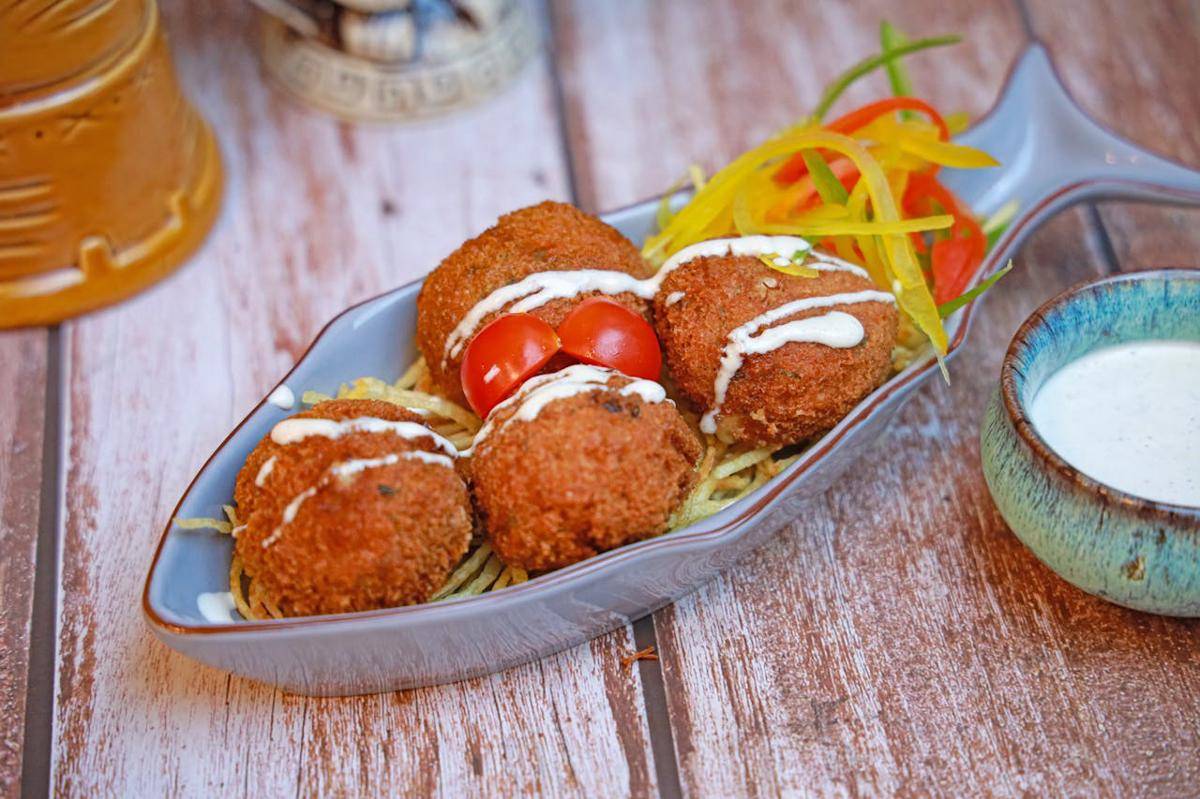 ilustrasi kroket kentang isi tongkol pedas