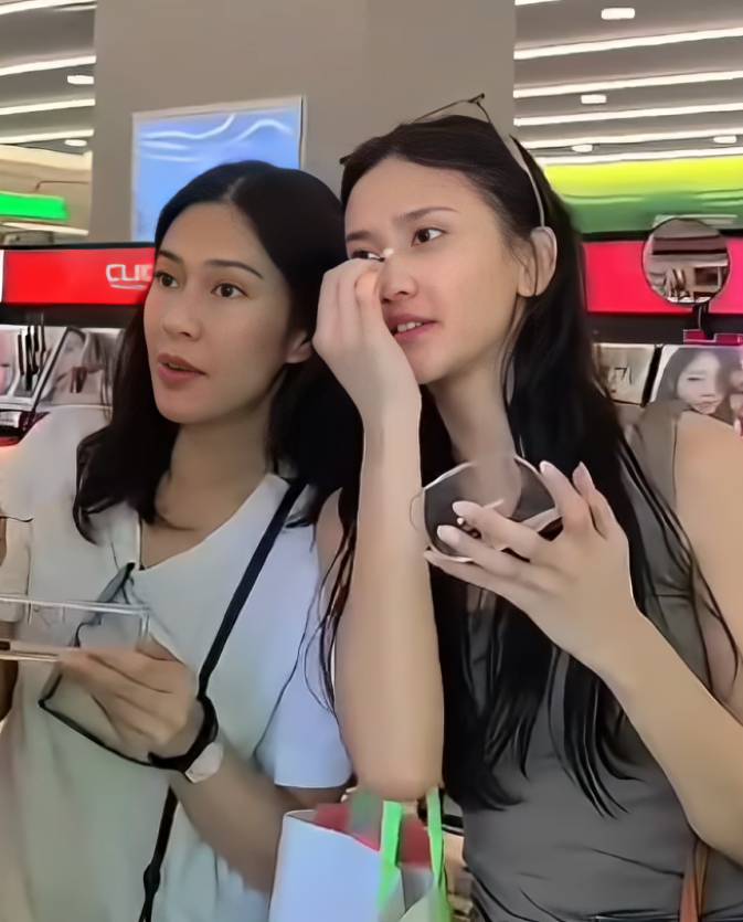 Dian Sastro dan Leya Princy