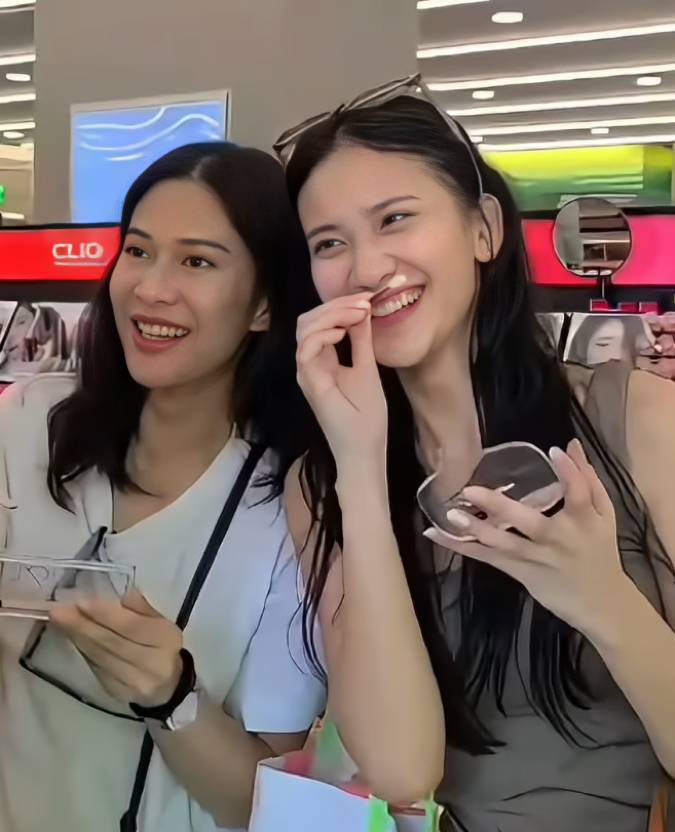 Dian Sastro dan Leya Princy