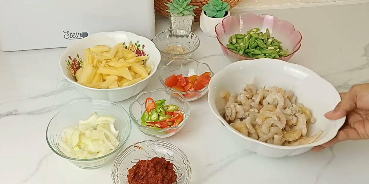 ilustrasi bahan sambal udang asam manis