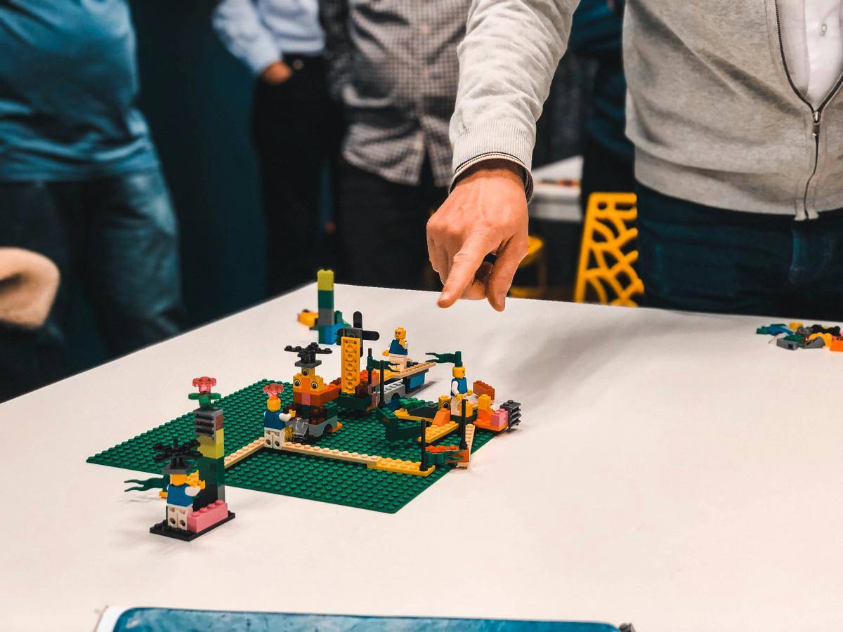 LEGO Designer (unsplash.com/@sebastien_bonneval)