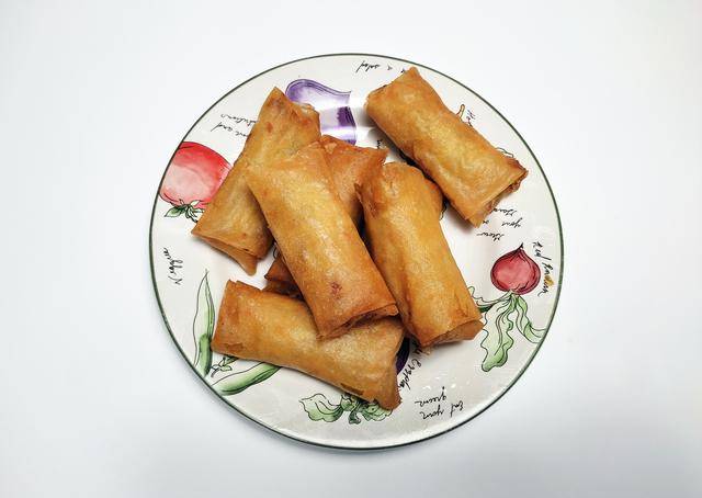 ilustrasi resep lumpia strawberry cheesecake
