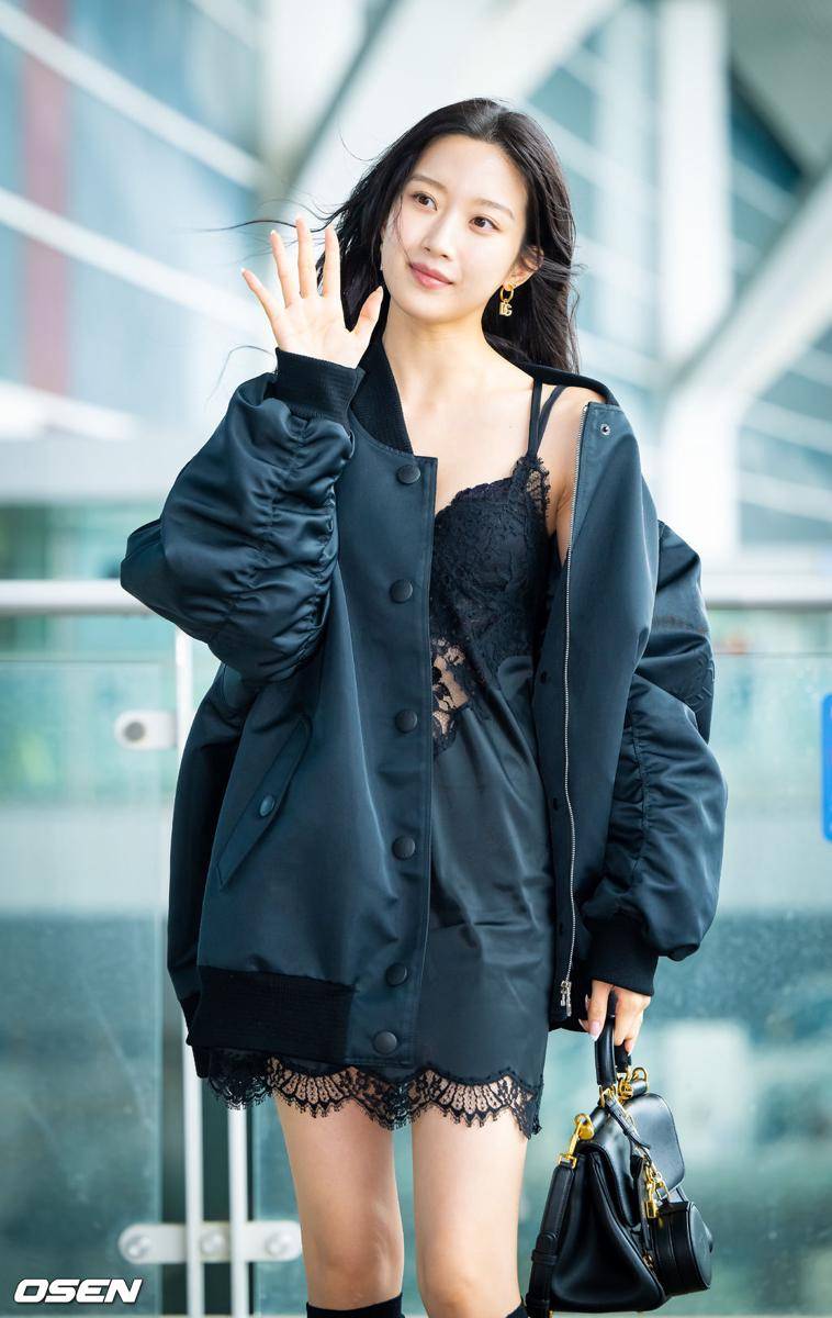 Moon Ga Young berangkat ke Jakarta (dok. OSEN)
