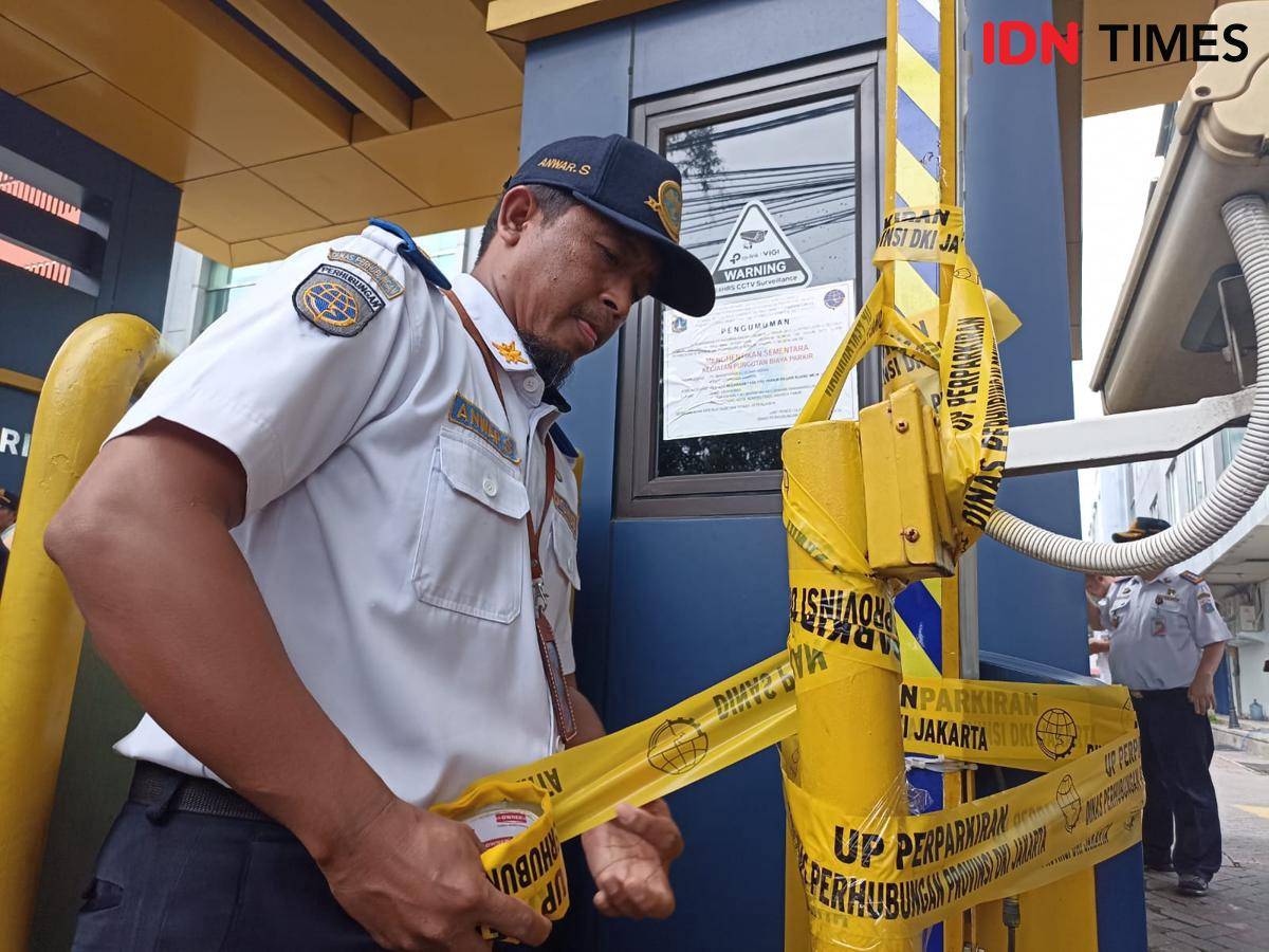 Parkir ilegal di Jakarta
