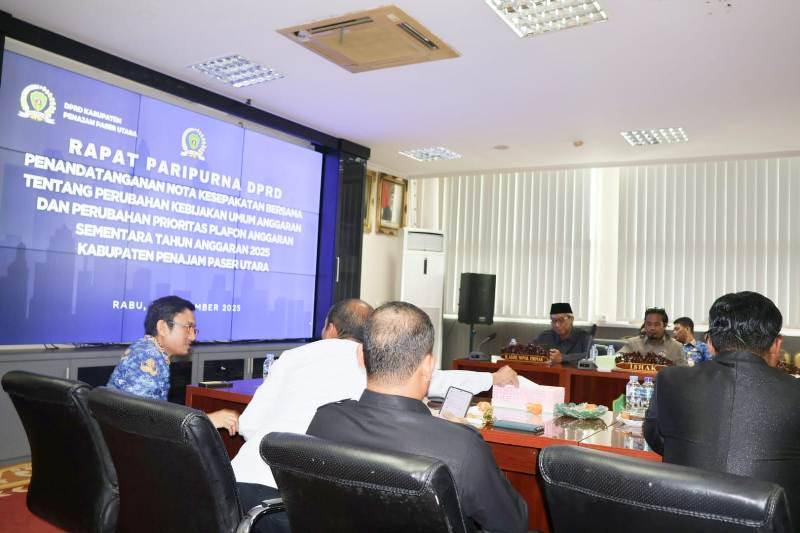 Penandatangan nota kesepakatan bersama Rancangan Perubahan KUA dan Perubahan PPAS Tahun Anggaran 2025