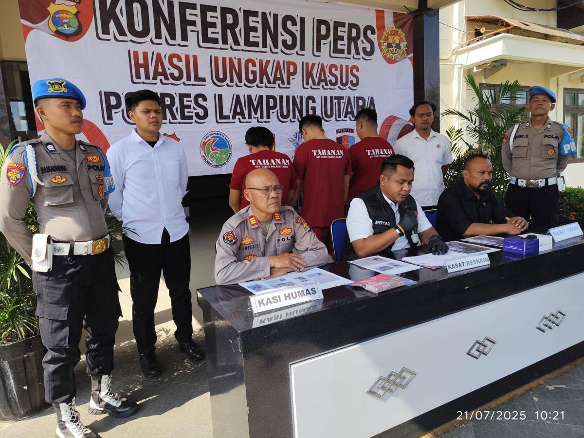 sat-reskrim-polres-lampung-utara-limpahkan-kasus-pemerasan-tiga-oknum-wartawan-ke-kejaksaan.jpg