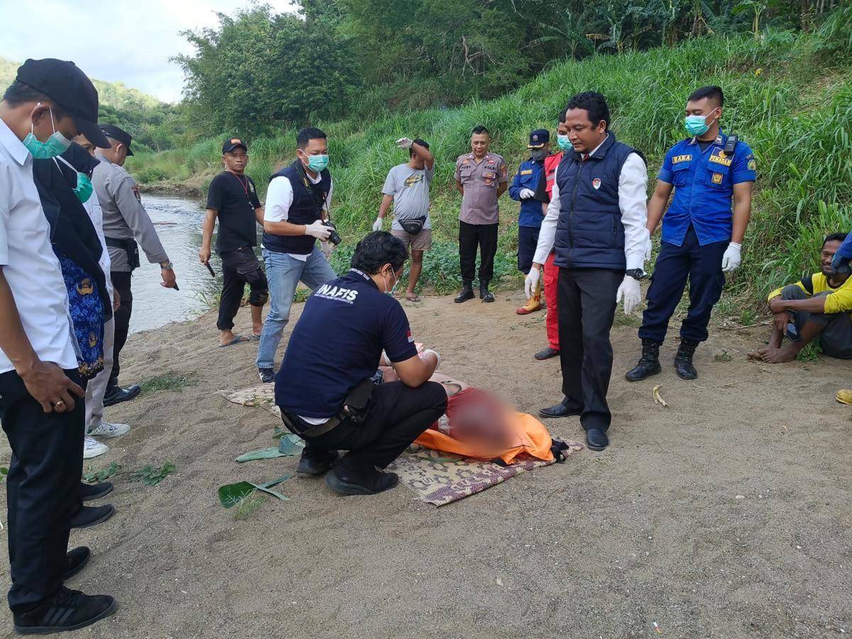 Penemuan sesosok jenazah di Sungai Oya. 