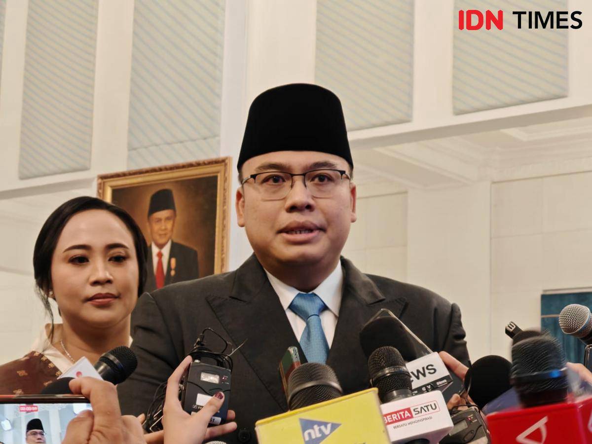 Kepala Badan Komunikasi Pemerintah, Angga Raka (IDN Times/Ilman Nafi'an)