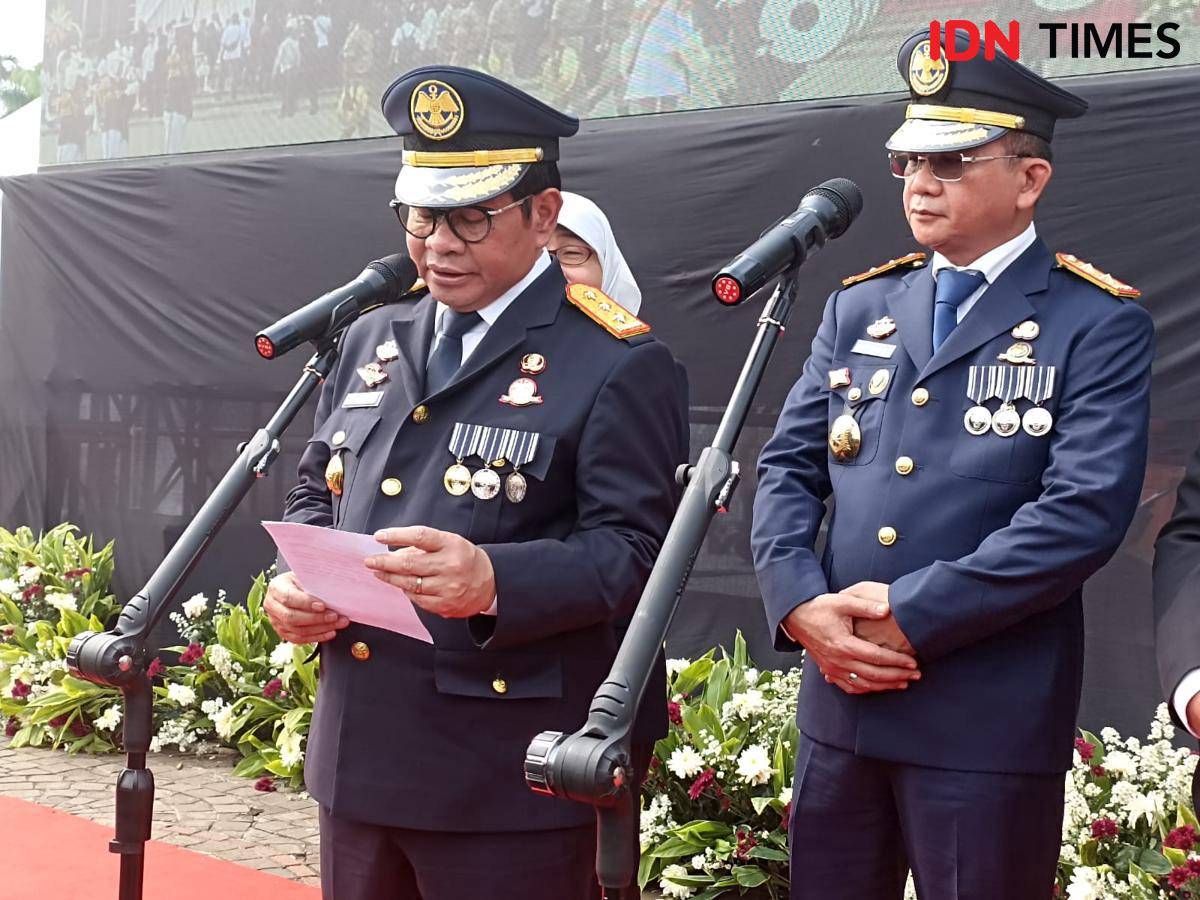 Gubernur Gubernur DKI Jakarta, Pramono Anung dalam Upacara Hari Perhubungan Nasional di Monas, Rabu (17/9/2025). (IDN Times/Dini Suciatiningrum)
