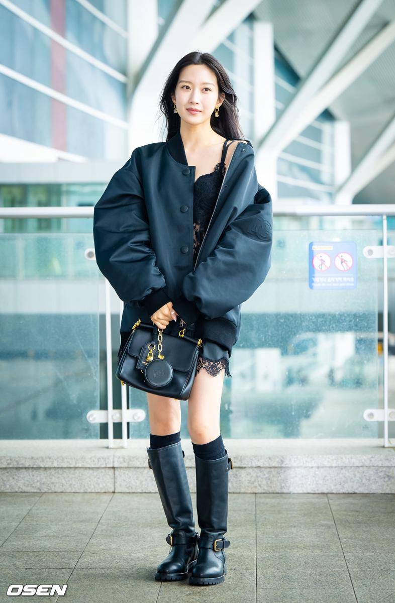 Moon Ga Young berangkat ke Jakarta (dok. OSEN)