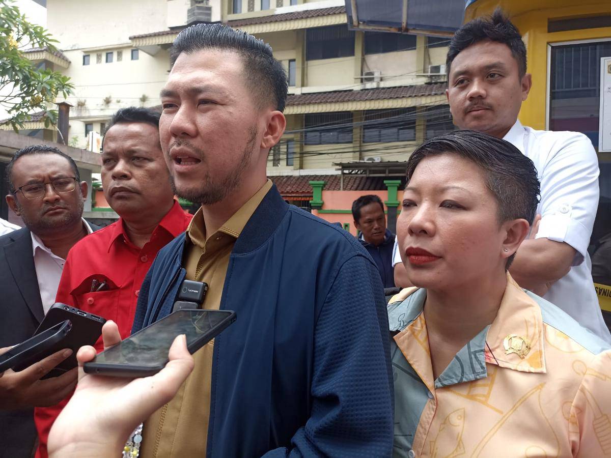 Panitia Khusus Perparkiran DPRD DKI Jakarta melakukan inspeksi mendadak (sidak) parkir ilegal Jakarta, Rabu (17/9/2025). (IDN Time/Dini Suciatiningrum)