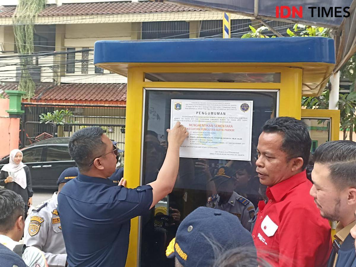 Panitia Khusus Perparkiran DPRD DKI Jakarta melakukan inspeksi mendadak (sidak) parkir ilegal Jakarta, Rabu (17/9/2025). (IDN Time/Dini Suciatiningrum)